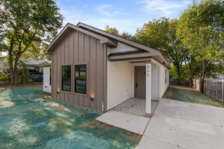 211 Garlock Street, Wilmer, TX 75172