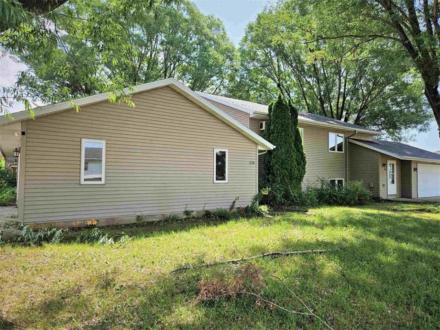 336 WINTERGREEN DRIVE, Omro, WI 54963