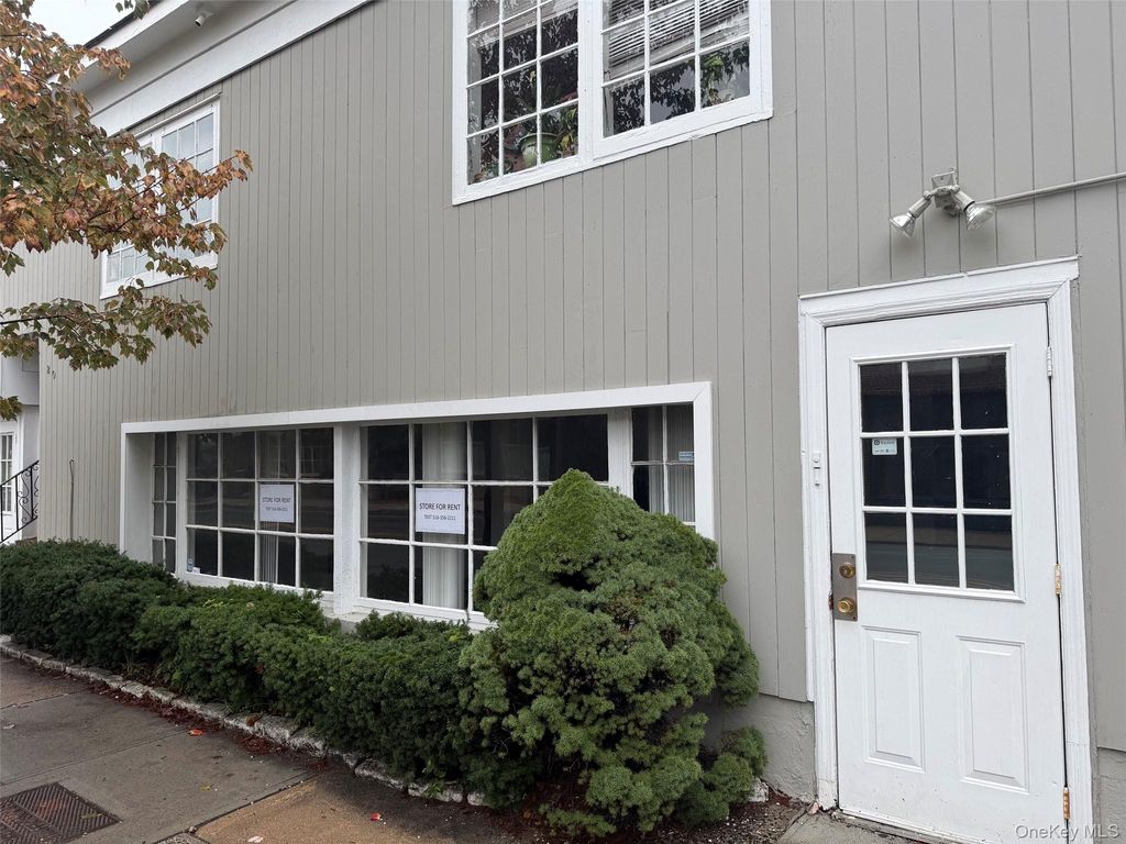 20 Bryant Avenue, Roslyn, NY 11576