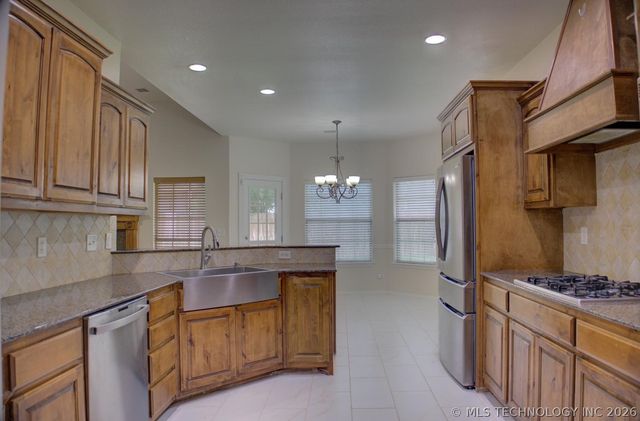 9277 E 119th Place S, Bixby, OK 74008