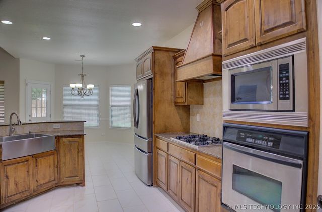 9277 E 119th Place S, Bixby, OK 74008