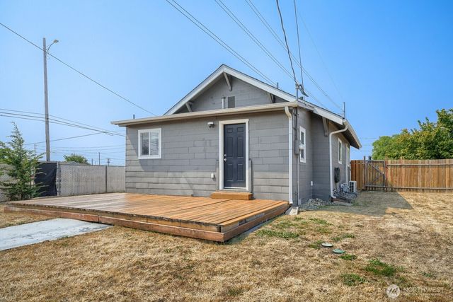 7047 S Warner Street, Tacoma, WA 98409