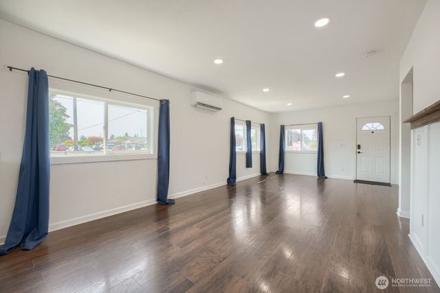 7047 S Warner Street, Tacoma, WA 98409