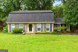 2067 Crescent Drive SW, Snellville, GA 30078