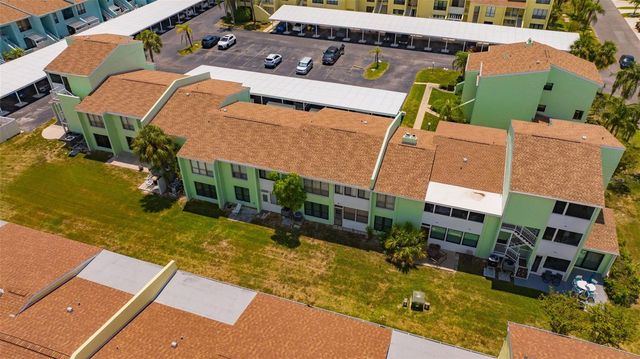 1 WINDRUSH BOULEVARD 37, Indian Rocks Beach, FL 33785