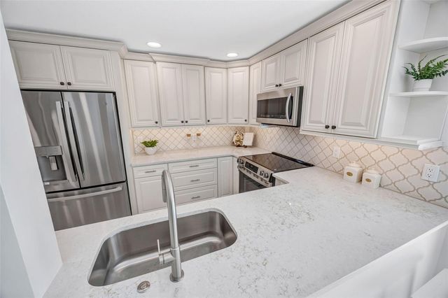 1 WINDRUSH BOULEVARD 37, Indian Rocks Beach, FL 33785