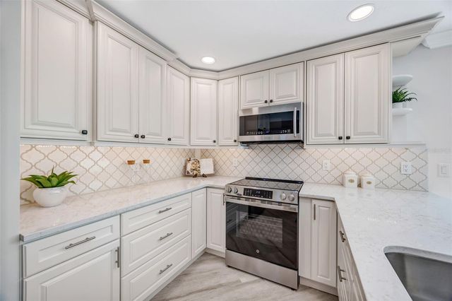 1 WINDRUSH BOULEVARD 37, Indian Rocks Beach, FL 33785