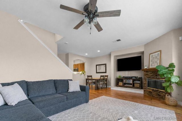 625 Sumner Way 4, Oceanside, CA 92058