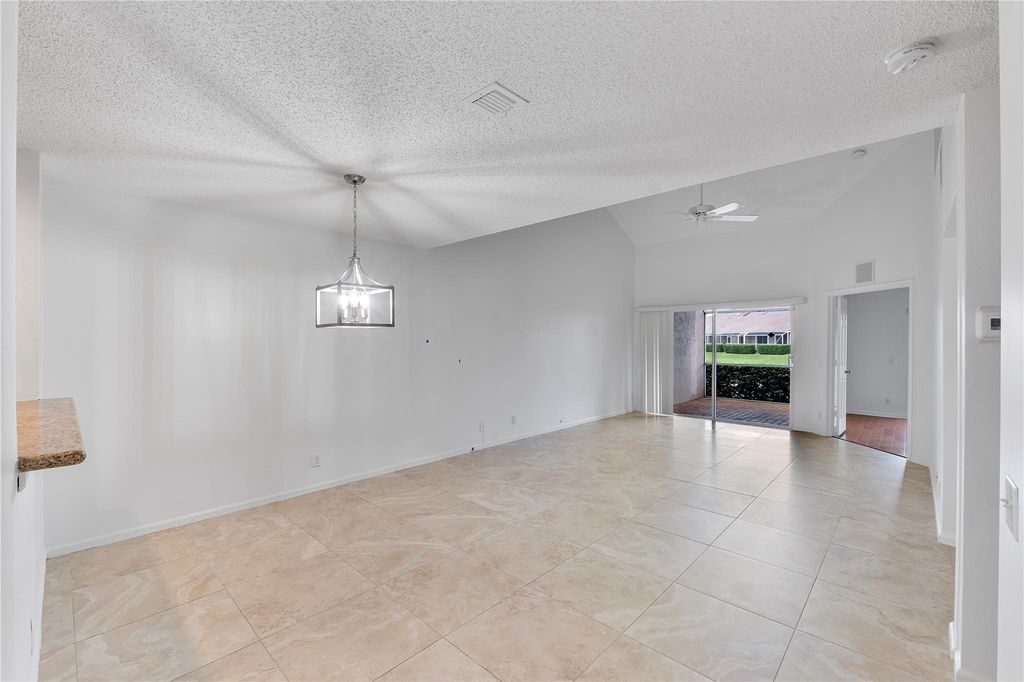 Image 10 of property listing at 7342 NW 62nd Ter, Parkland, FL 33067