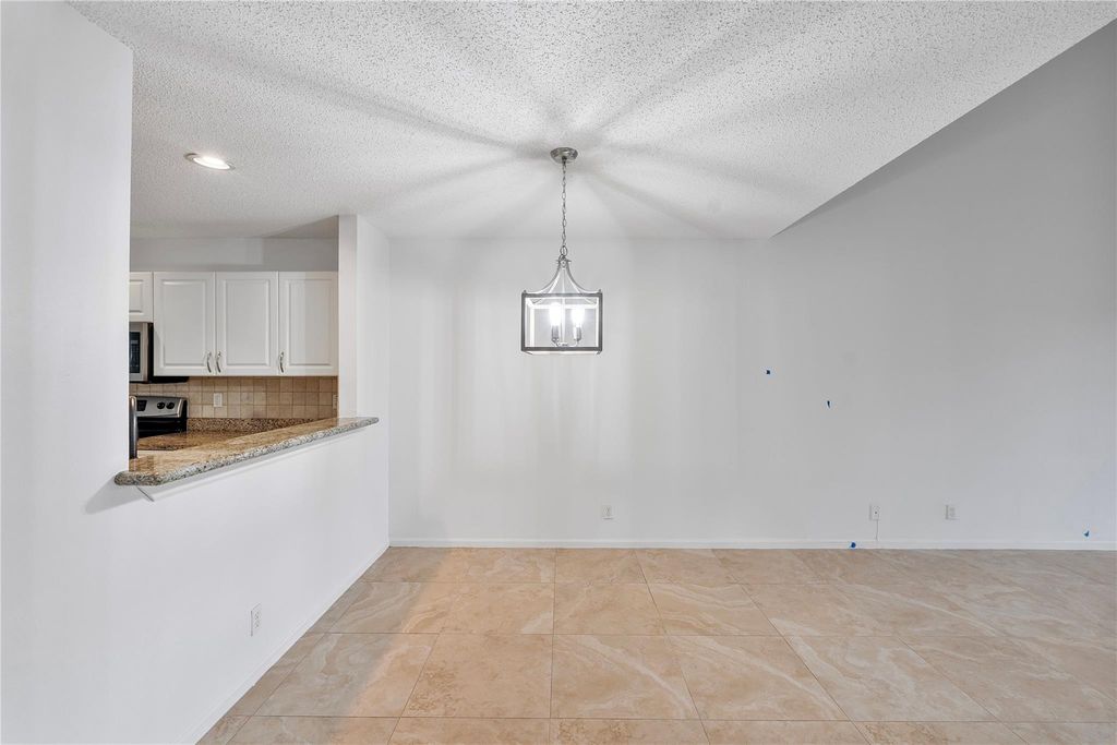 Image 11 of property listing at 7342 NW 62nd Ter, Parkland, FL 33067