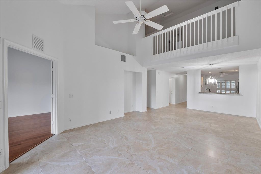 Image 14 of property listing at 7342 NW 62nd Ter, Parkland, FL 33067