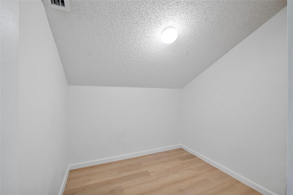 Image 28 of property listing at 7342 NW 62nd Ter, Parkland, FL 33067