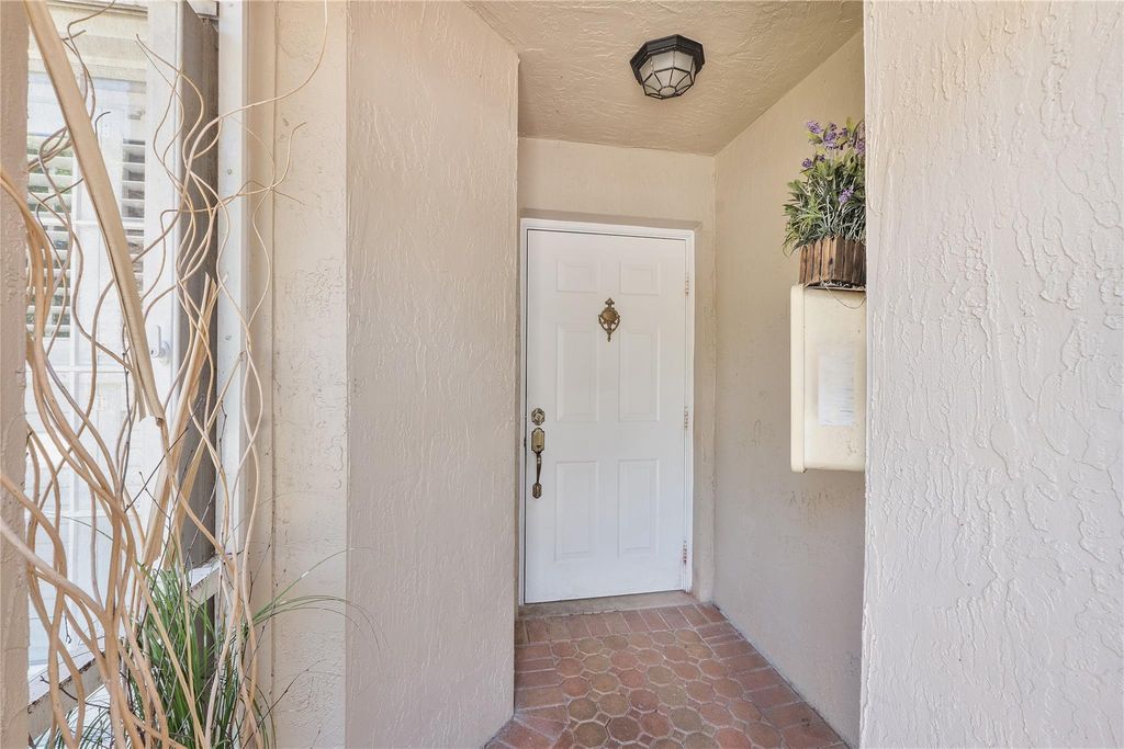 Image 4 of property listing at 7342 NW 62nd Ter, Parkland, FL 33067