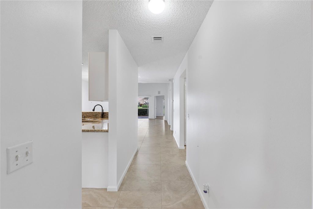 Image 5 of property listing at 7342 NW 62nd Ter, Parkland, FL 33067