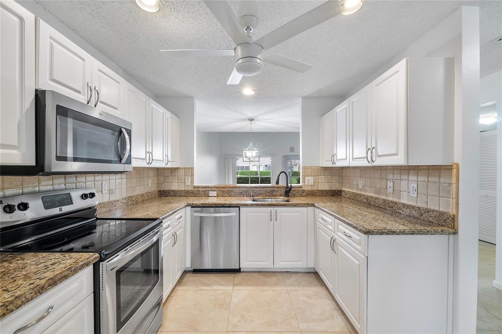 Image 9 of property listing at 7342 NW 62nd Ter, Parkland, FL 33067