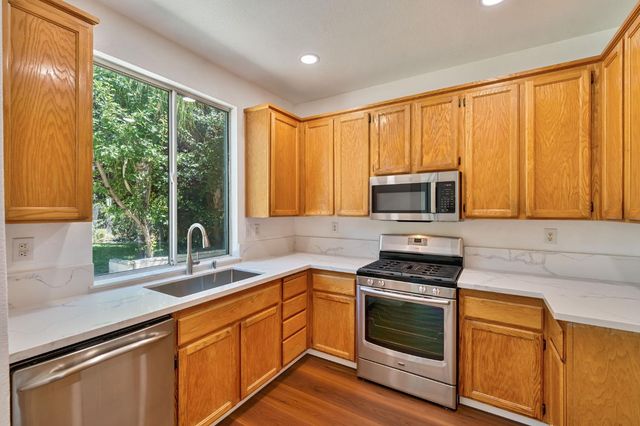 3013 Babson Dr, Elk Grove, CA 95758