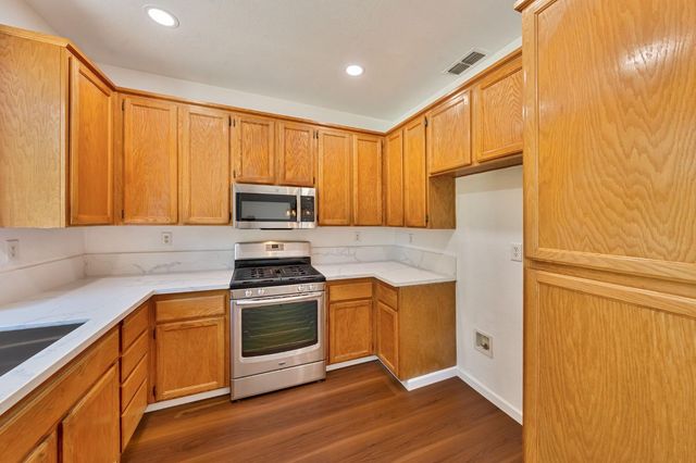 3013 Babson Dr, Elk Grove, CA 95758
