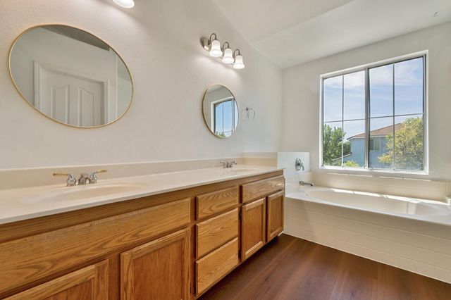 3013 Babson Dr, Elk Grove, CA 95758
