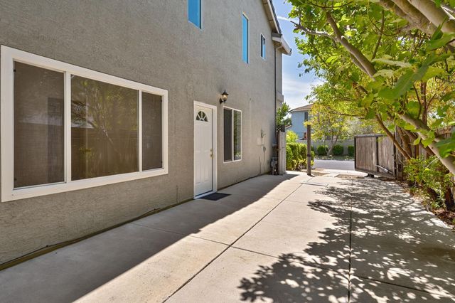 3013 Babson Dr, Elk Grove, CA 95758