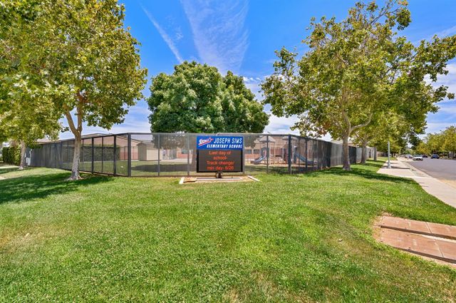 3013 Babson Dr, Elk Grove, CA 95758