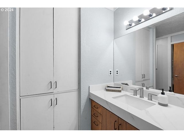 26213 E WELCHES Rd 17, Welches, OR 97067