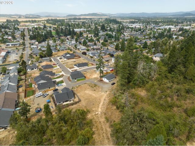 775 BOULDER Loop, Creswell, OR 97426