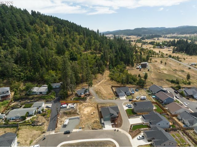 775 BOULDER Loop, Creswell, OR 97426