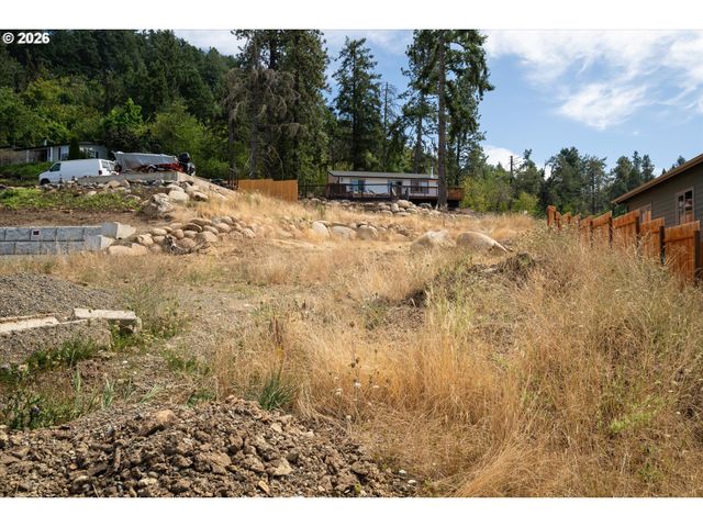 775 BOULDER Loop, Creswell, OR 97426