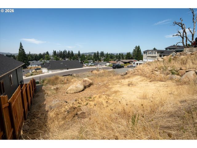 775 BOULDER Loop, Creswell, OR 97426