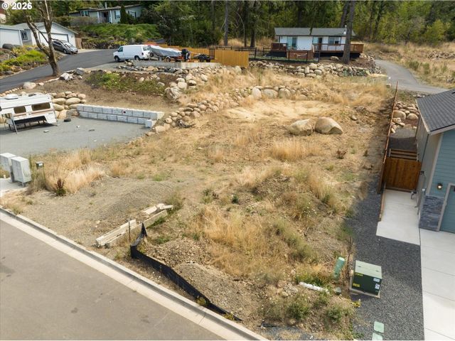 775 BOULDER Loop, Creswell, OR 97426