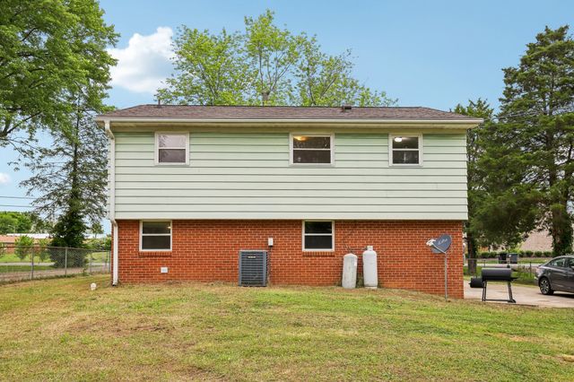 144 Airport Rd, Clarksville, TN 37042