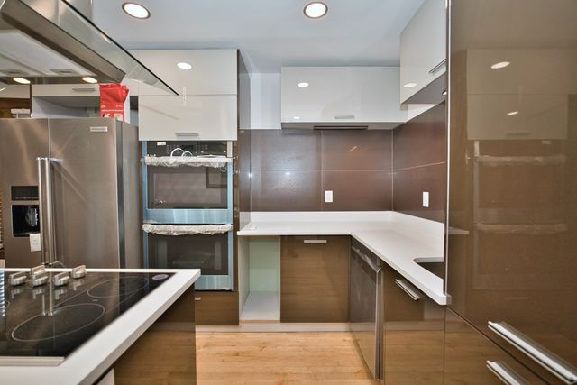 2437 W North Shore Avenue 2, Chicago, IL 60645