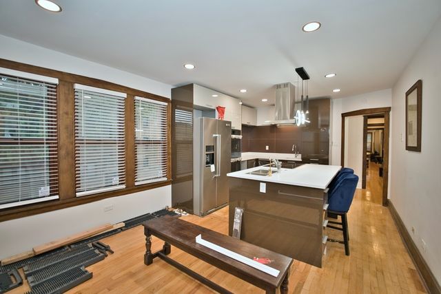 2437 W North Shore Avenue 2, Chicago, IL 60645