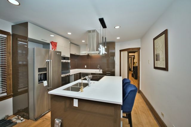 2437 W North Shore Avenue 2, Chicago, IL 60645