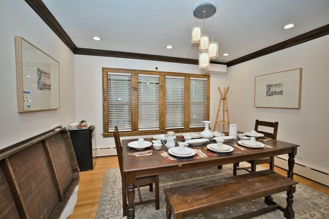 2437 W North Shore Avenue 2, Chicago, IL 60645