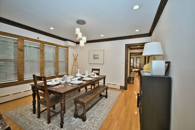 2437 W North Shore Avenue 2, Chicago, IL 60645