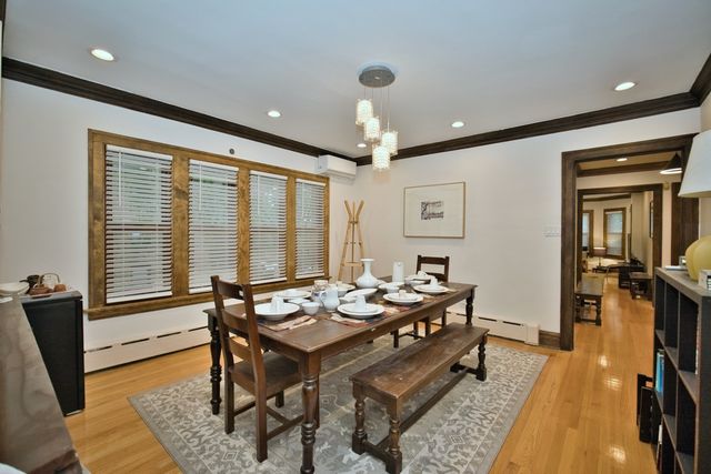 2437 W North Shore Avenue 2, Chicago, IL 60645