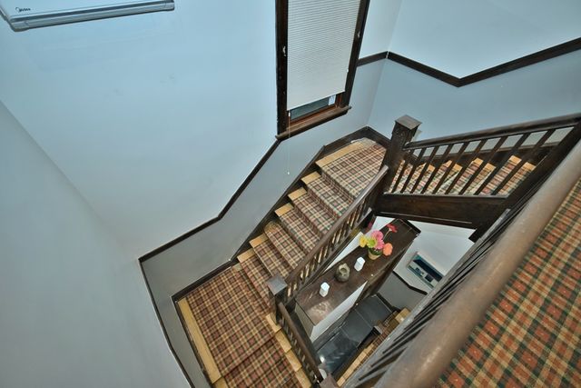 2437 W North Shore Avenue 2, Chicago, IL 60645