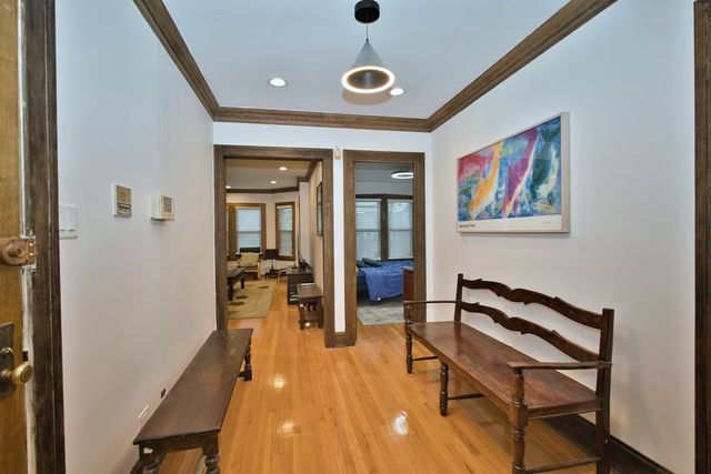 2437 W North Shore Avenue 2, Chicago, IL 60645