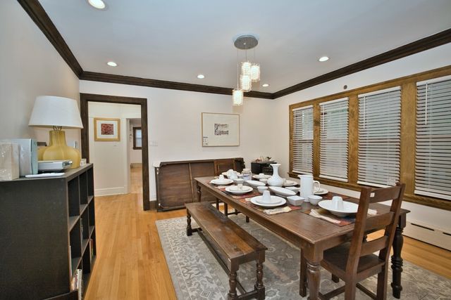 2437 W North Shore Avenue 2, Chicago, IL 60645