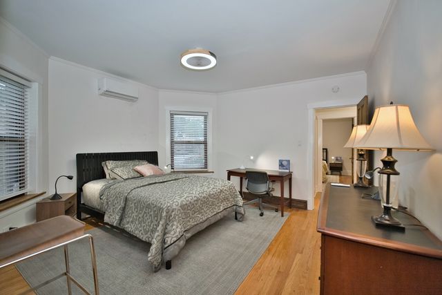 2437 W North Shore Avenue 2, Chicago, IL 60645