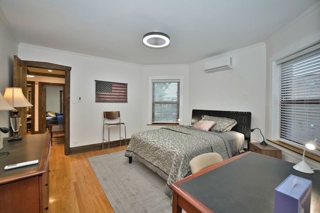 2437 W North Shore Avenue 2, Chicago, IL 60645