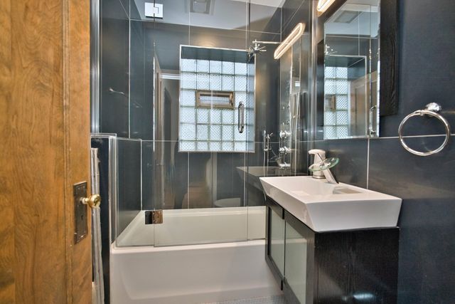 2437 W North Shore Avenue 2, Chicago, IL 60645