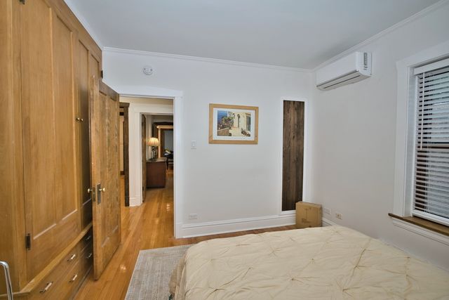 2437 W North Shore Avenue 2, Chicago, IL 60645