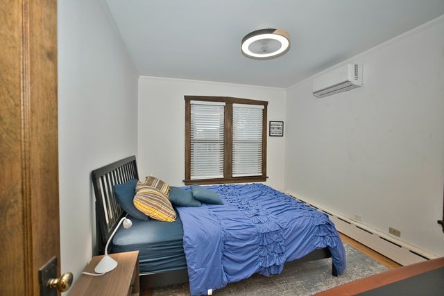 2437 W North Shore Avenue 2, Chicago, IL 60645