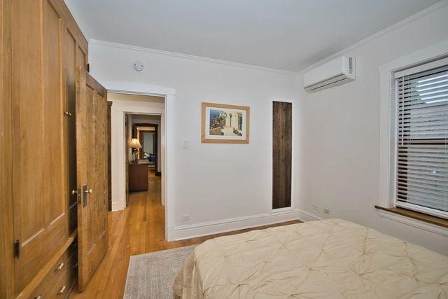 2437 W North Shore Avenue 2, Chicago, IL 60645