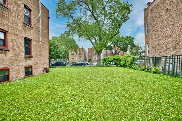 2437 W North Shore Avenue 2, Chicago, IL 60645