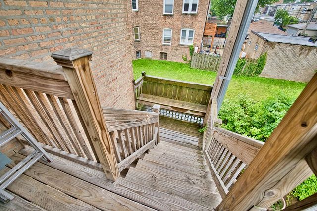 2437 W North Shore Avenue 2, Chicago, IL 60645
