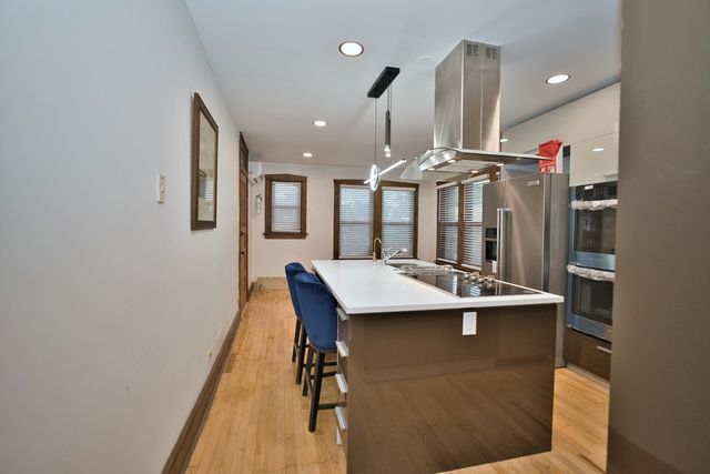 2437 W North Shore Avenue 2, Chicago, IL 60645