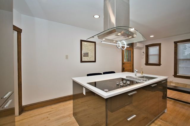 2437 W North Shore Avenue 2, Chicago, IL 60645
